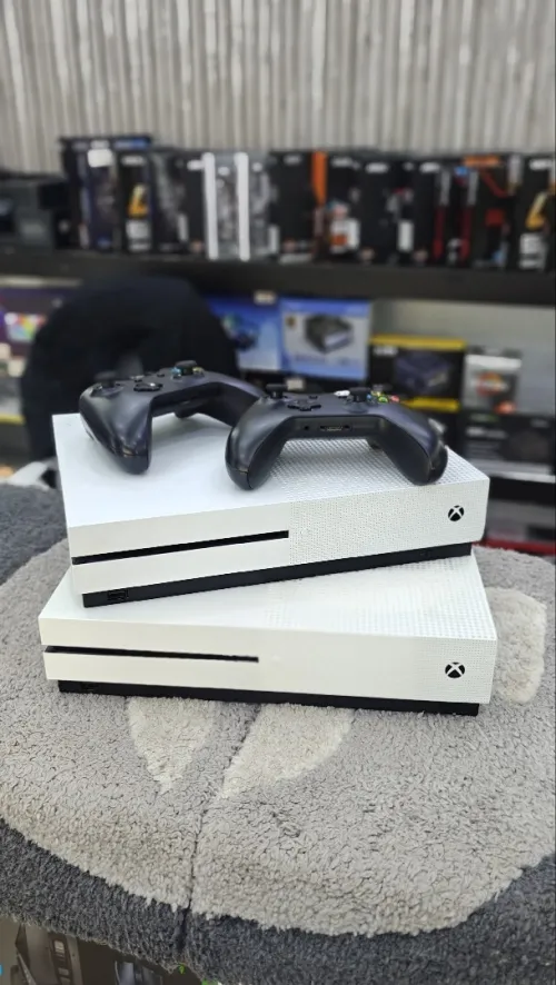 XBOX ONE S 500GB + MANETTE ORIGINAL+ 2 MOIS GAME PASS ULTIMATE