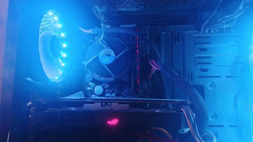 PC GAMER : CPU i5-6500, 8GB RAM DDR4 (4+4) 1Rgb, GPU: GTX 1050 TI ,SSD 250GB, ASUS H110 motherboard, RGB+Fan gaming case , professional power supply
