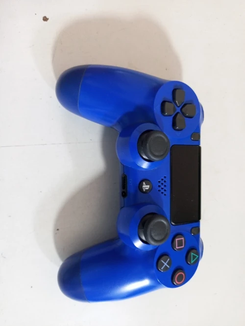 PS4 + 3 manettes + 12 cd a vendre
