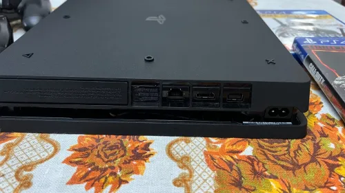 PS4 Slim ÉTAT NEUF JAMAIS OUVERTE IMPORTÉE FRANCE + PACK JEUX
