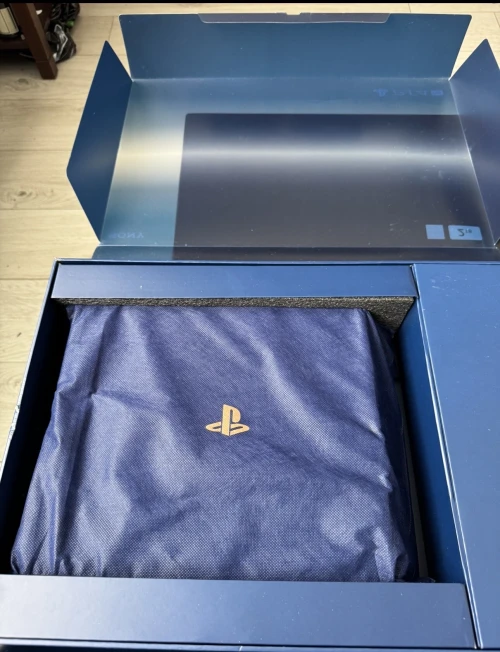 PlayStation 4 Pro 500 millions limited edition