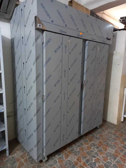 ARMOIRE FRIGORIFIQUE EN INOX ET SURE MESURES
