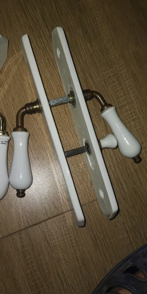 Poigne de porte en porcelaine 