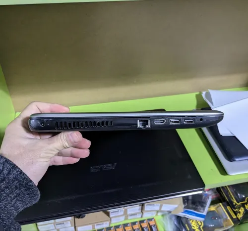 HP 15.6 i5 7eme génération 8g ram 1 tera hdd AMD R5 m430 2gb