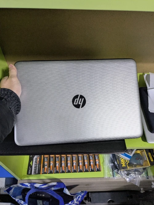HP 15.6 i5 7eme génération 8g ram 1 tera hdd AMD R5 m430 2gb