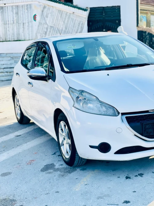 Peugeot 208 2015 Silver Line