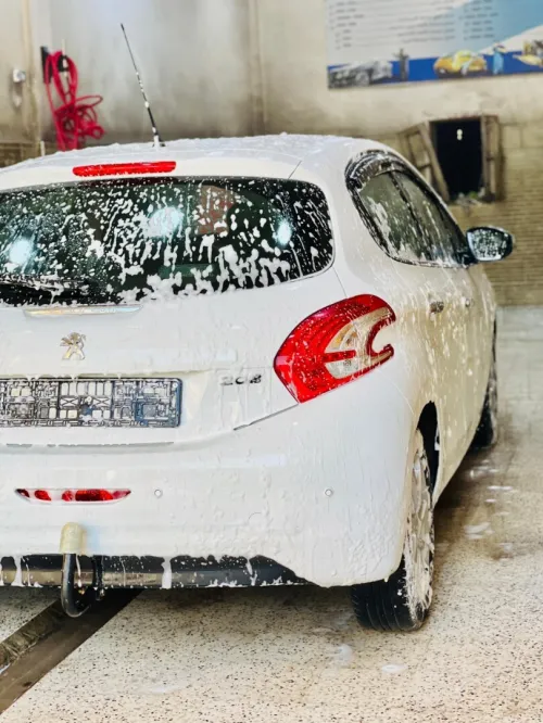 Peugeot 208 2015 Silver Line