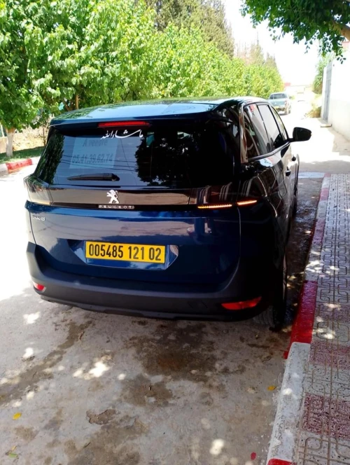 Peugeot 5008 2021 