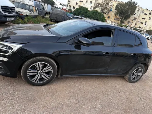 Renault Megane 4  2023 Itens