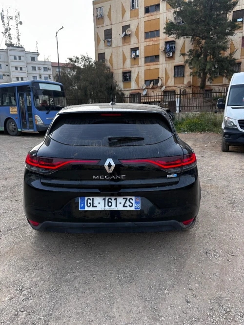 Renault Megane 4  2023 Itens