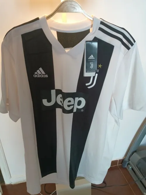 Lot de maillots de sport et T-shirts en gros