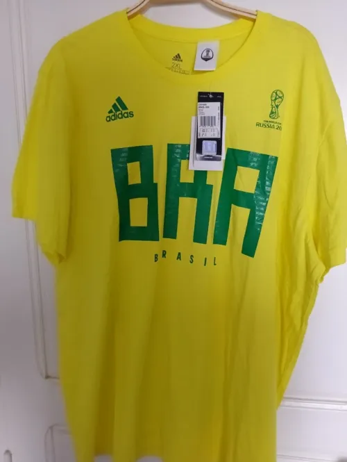 Lot de maillots de sport et T-shirts en gros
