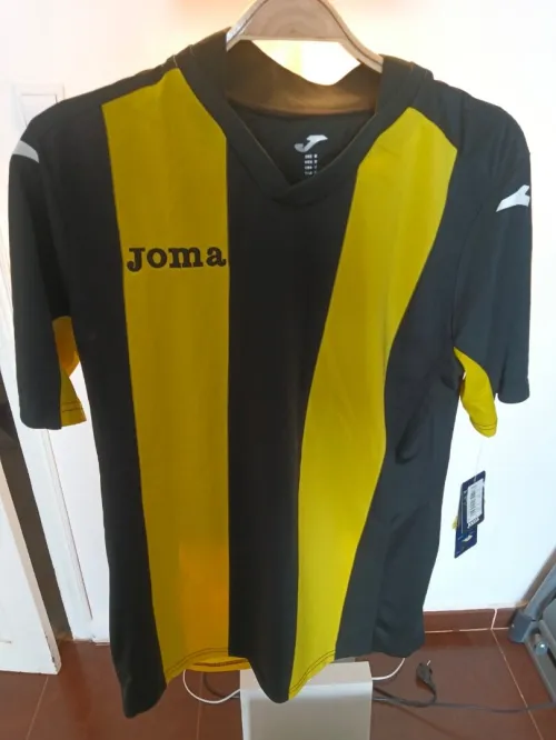 Lot de maillots de sport et T-shirts en gros