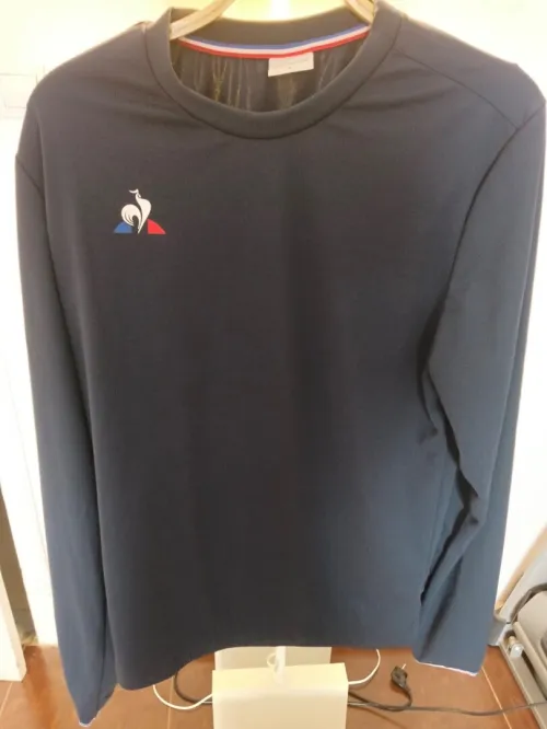 Lot de maillots de sport et T-shirts en gros