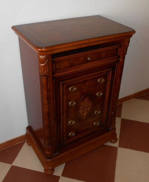Commode et meuble de coin royale