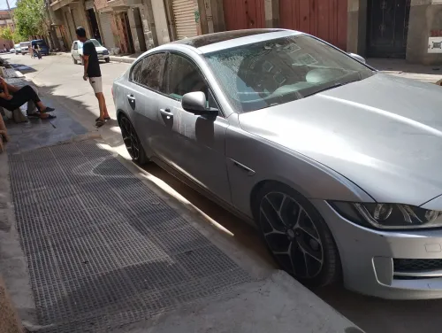 Jaguar Xe 2016 Xe