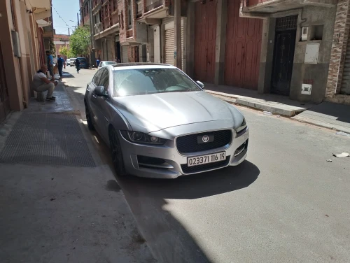 Jaguar Xe 2016 Xe