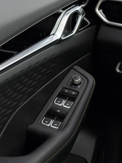 Geely Coolray 2025 
