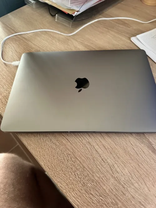 MacBook Pro 2020 (Touch Bar) i7 - 16Go - 500Go
