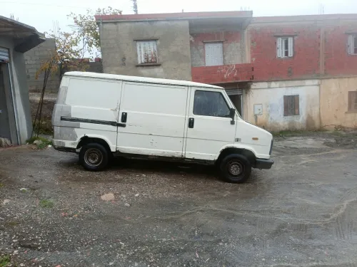 Peugeot J5 