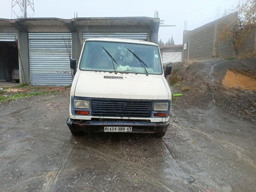 Peugeot J5 