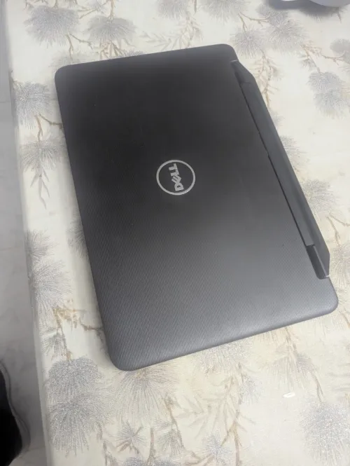 PC  portable bonne état  à vec la garantie  la marque  D'elle  i5
