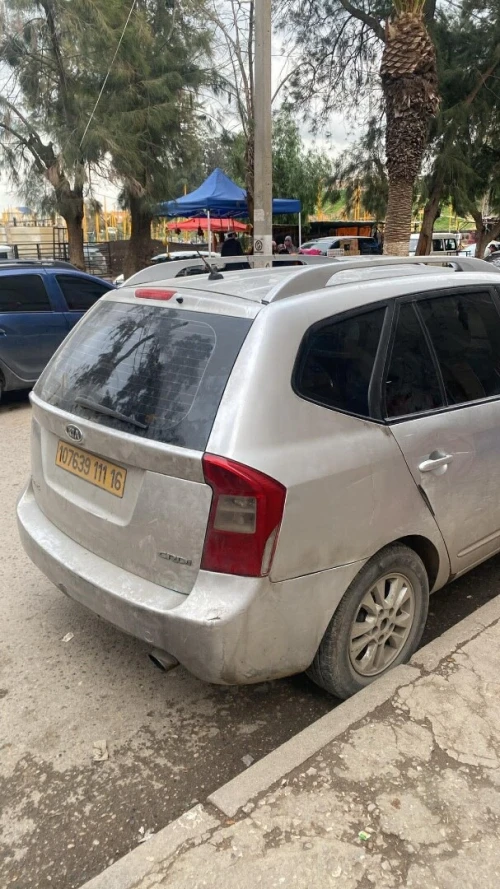 Kia Carens 2011 3