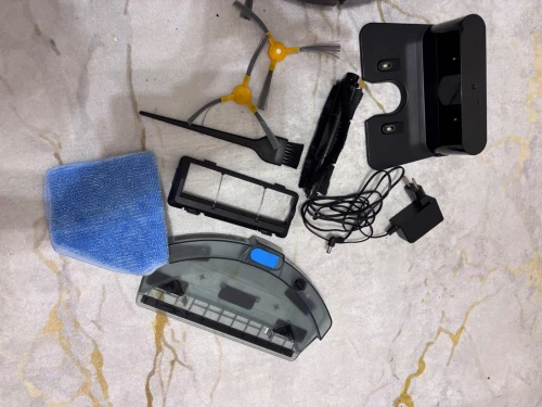 ASPIRATEUR ROBOT LAVEUR