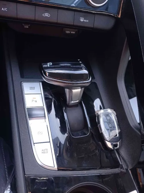 Hyundai ELANTRA 2025 Luxury