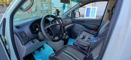 Hyundai H1 2012