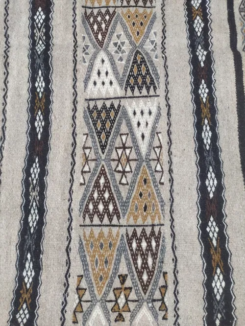 Tapis traditionnel fait a main avec pure laine 
