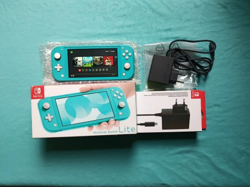 Nintendo switch lite flashée avec sa boit sd 128 + 5 jeux