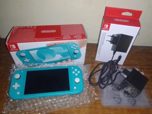 Nintendo switch lite flashée avec sa boit
