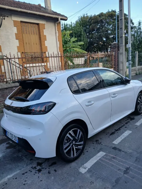 Peugeot 208 2023 Allure Pack