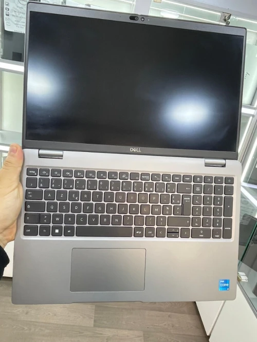 Dell latitude 5540 / i5 13eme /16GB /256GB /AZERTY / ECRANT 15.6 POUCE FGD IPS