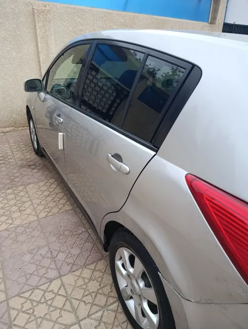 Nissan Tiida 5 portes 2007 ess 1.6 GPL