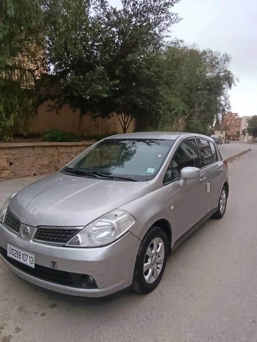 Nissan Tiida 5 portes 2007 ess 1.6 GPL