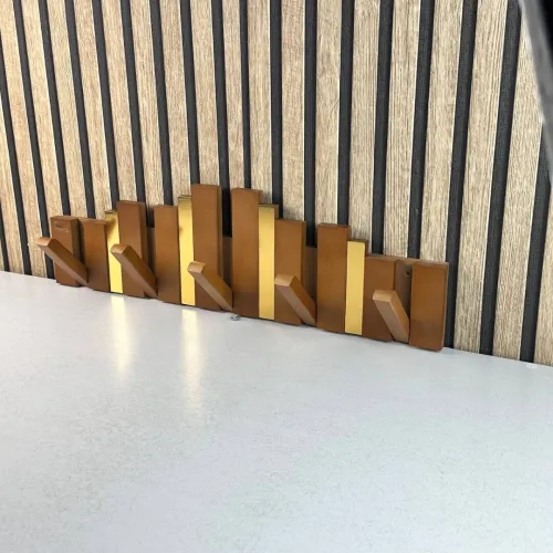Porte-Manteau Mural Design Piano en Bois avec Touches Dorée