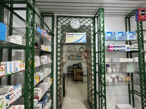 Mobilier de pharmacie complet  comptoirs, étagères et armoires Sétif