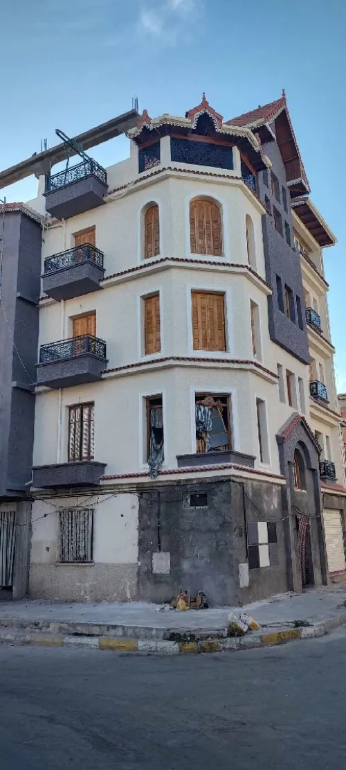 Facade en monocouch gratté et mouchter écrasé.......