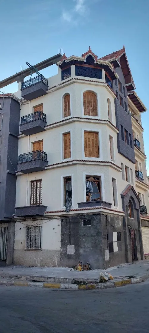 Facade en monocouch gratté et mouchter écrasé.......