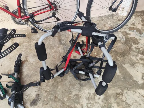 Un porte-vélos de coffre/hayon