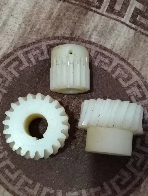Pièces pour métier a tricoter 
