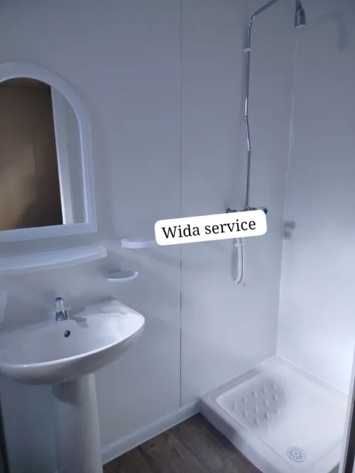 Cabine 9*3 avec sanitaire et douche