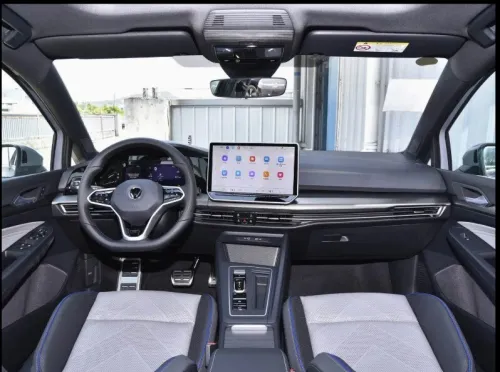 Volkswagen Golf 8 2025 R-Line