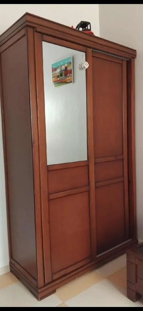 Armoire plus 2 canapé coffre  plus table tv 