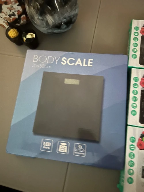 Scale and kitchen scale