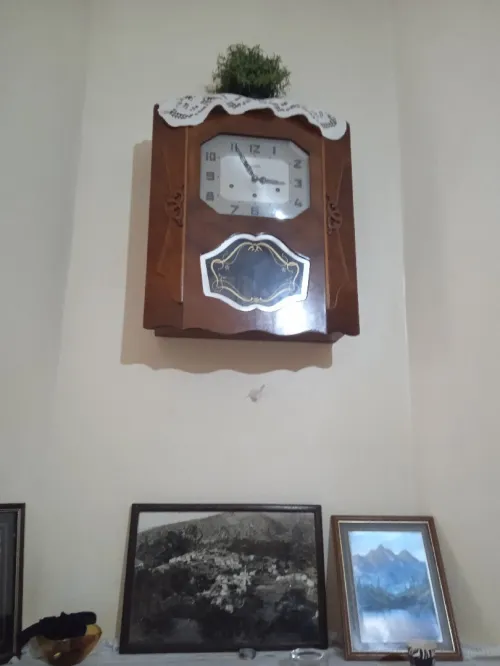 ساعة حائط