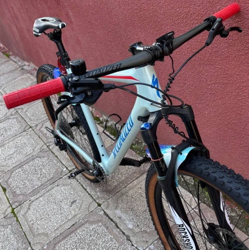 Vélo VTT XCO Carbon Haute gamme // Taille : L 29" // État : 9/10