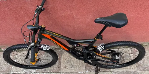 VTT all mountain full Carbon haute gamme // Taille : L 27,5 // État : 9/10